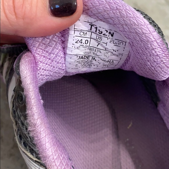 ASICS tennis shoe - Picture 4 of 5